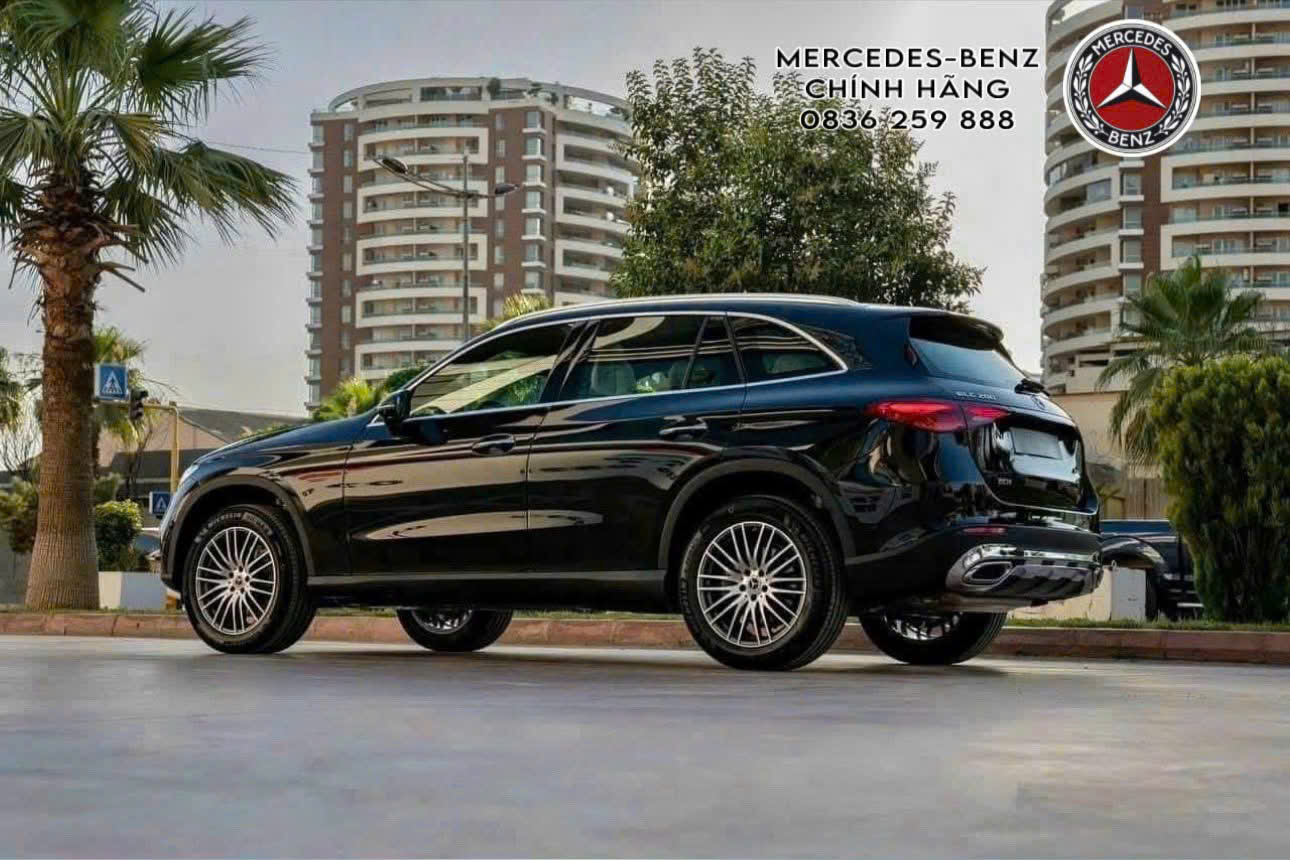 So Sánh Volvo XC60 B6 Ultra 2025 và Mercedes-Benz GLC 200 4MATIC 2025