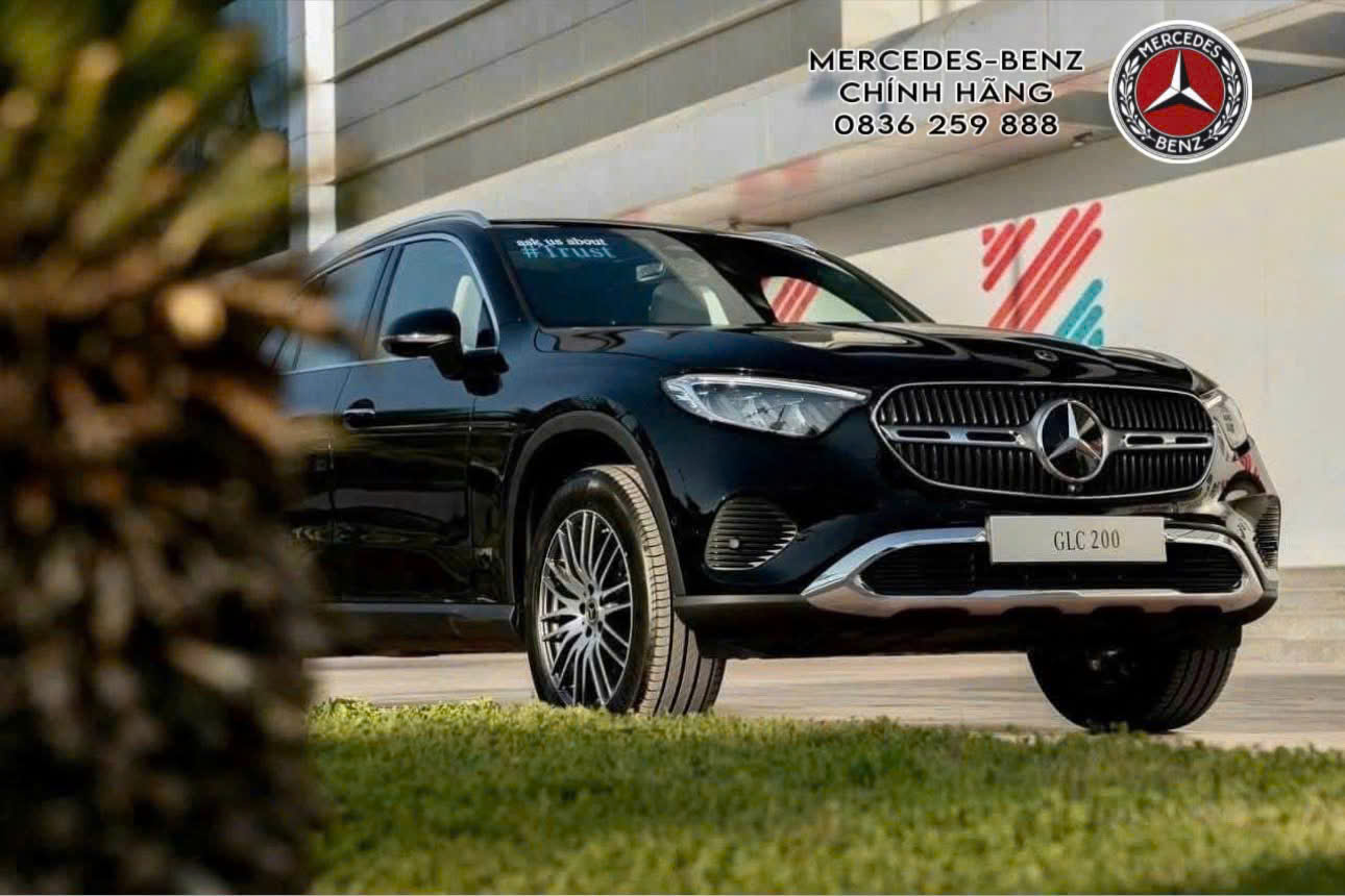 So Sánh Volvo XC60 B6 Ultra 2025 và Mercedes-Benz GLC 200 4MATIC 2025