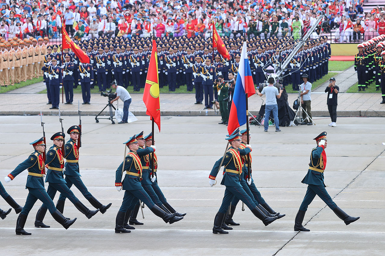 Khối quân nhân Nga dự lễ diễu binh là lực lượng của Trung đoàn Cận vệ Độc lập số 154 Preobrazhensky - Ảnh: VGP/Nhật Bắc