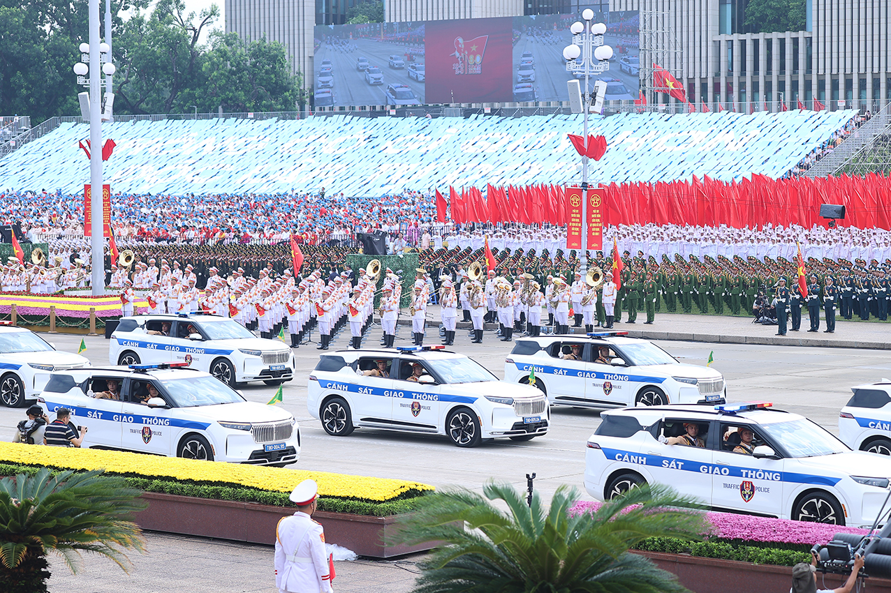 Khối xe chỉ huy giao thông dẫn đoàn - Ảnh: VGP/Nhật Bắc