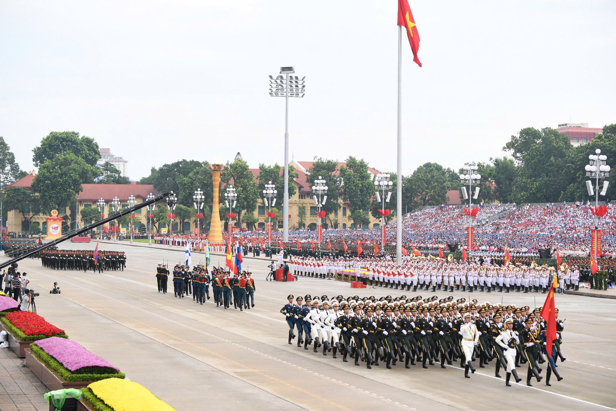 4 khối quân sự của Trung Quốc, Nga, Lào, Campuchia đã tham gia, hòa mình vào các khối của Việt Nam.