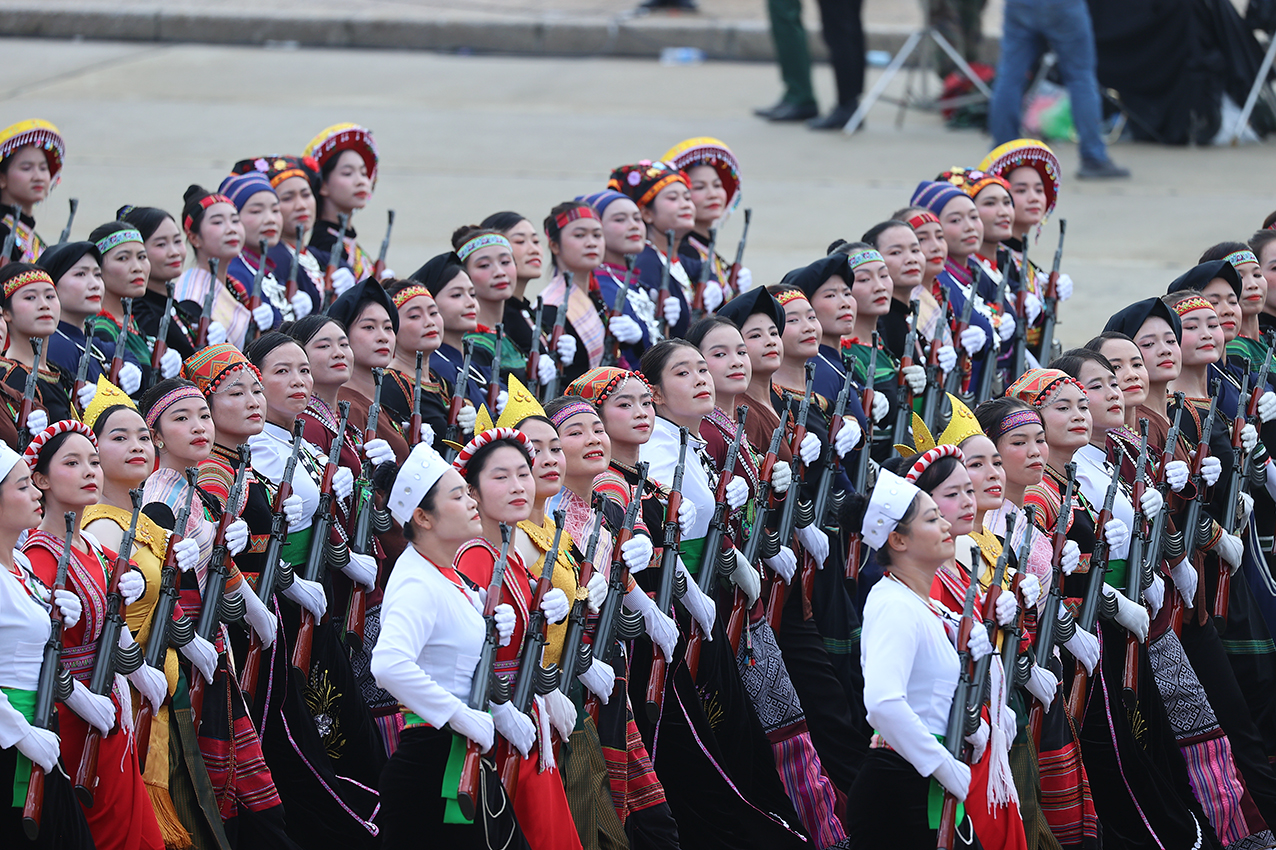 Khối nữ Dân quân các dân tộc Việt Nam - Ảnh: VGP/Nhật Bắc