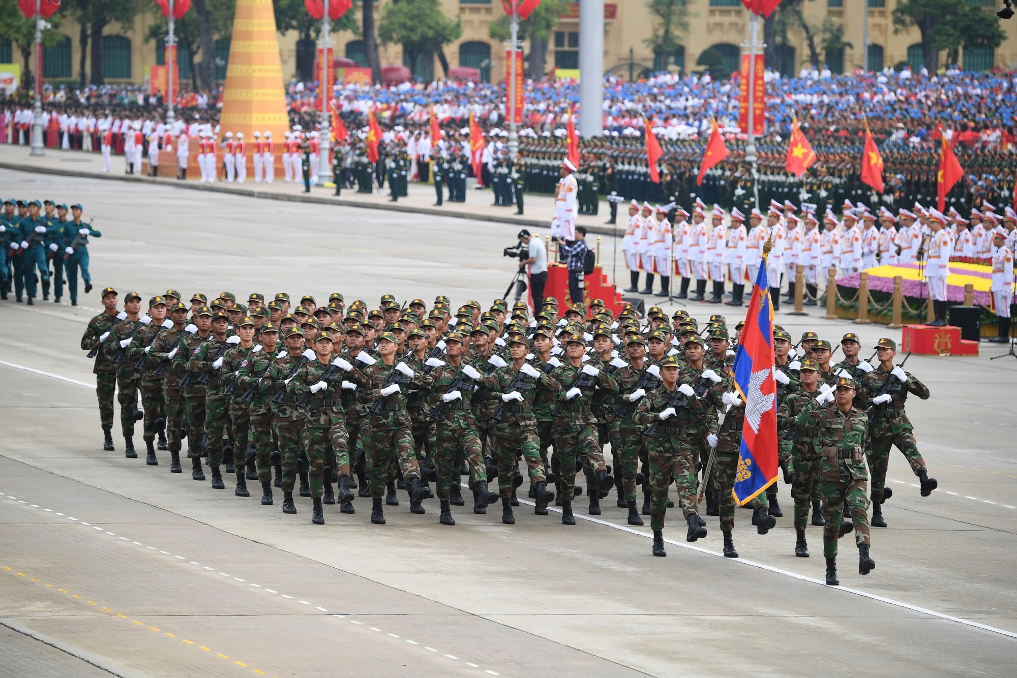 Đoàn Quân đội Hoàng gia Campuchia gồm 120 cán bộ, chiến sĩ - Ảnh: VGP/Nhật Bắc