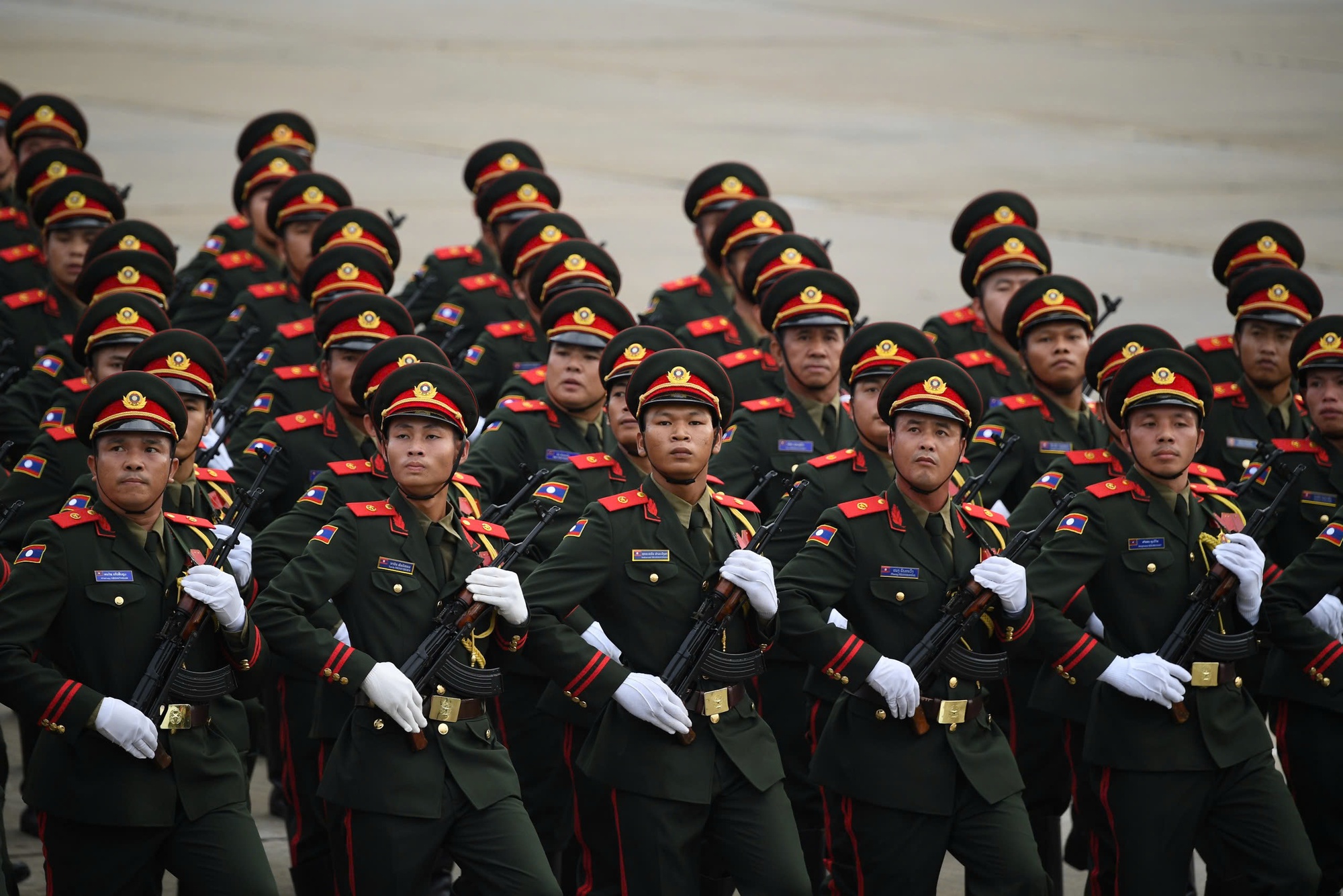 Cục Quân huấn Lào đã lựa chọn những quân nhân ưu tú trong toàn quân để tham dự lễ diễu binh, diễu hành lần này.