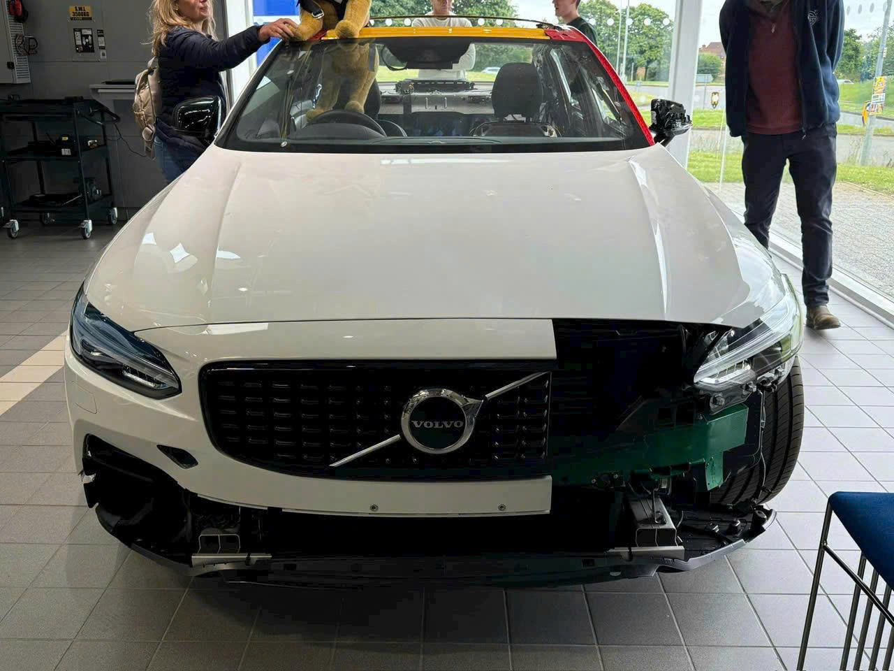 Thép Boron trên xe Volvo: “Lá chắn bất hoại” bảo vệ sự sống