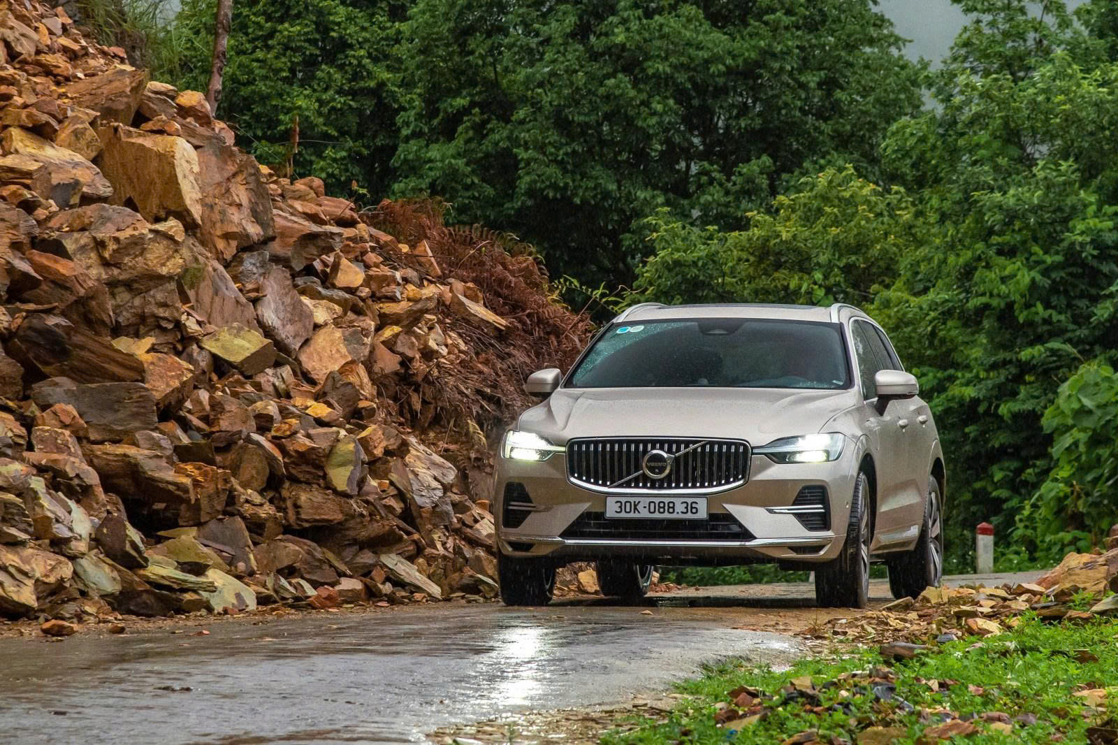 Đánh giá trải nghiệm lái xe Volvo trên đường cao tốc & đường đèo Việt Nam