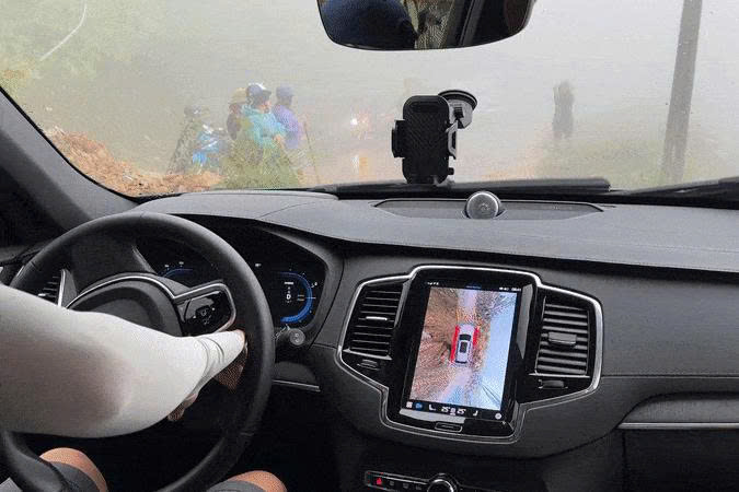 Camera 360 độ và cảm biến giúp vượt qua đường hẹp một cách dễ dàng