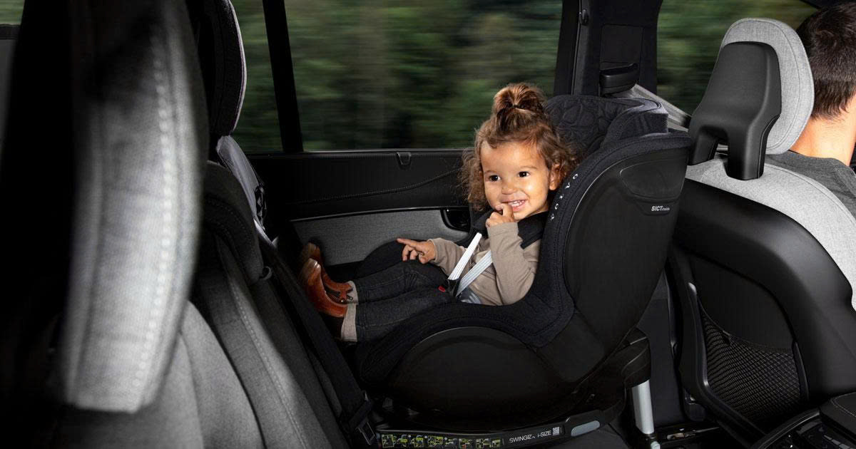 Ghế cho trẻ nhỏ (9 tháng – 6 tuổi): có đệm cao su năng lượng thấp, dây an toàn 5 điểm.