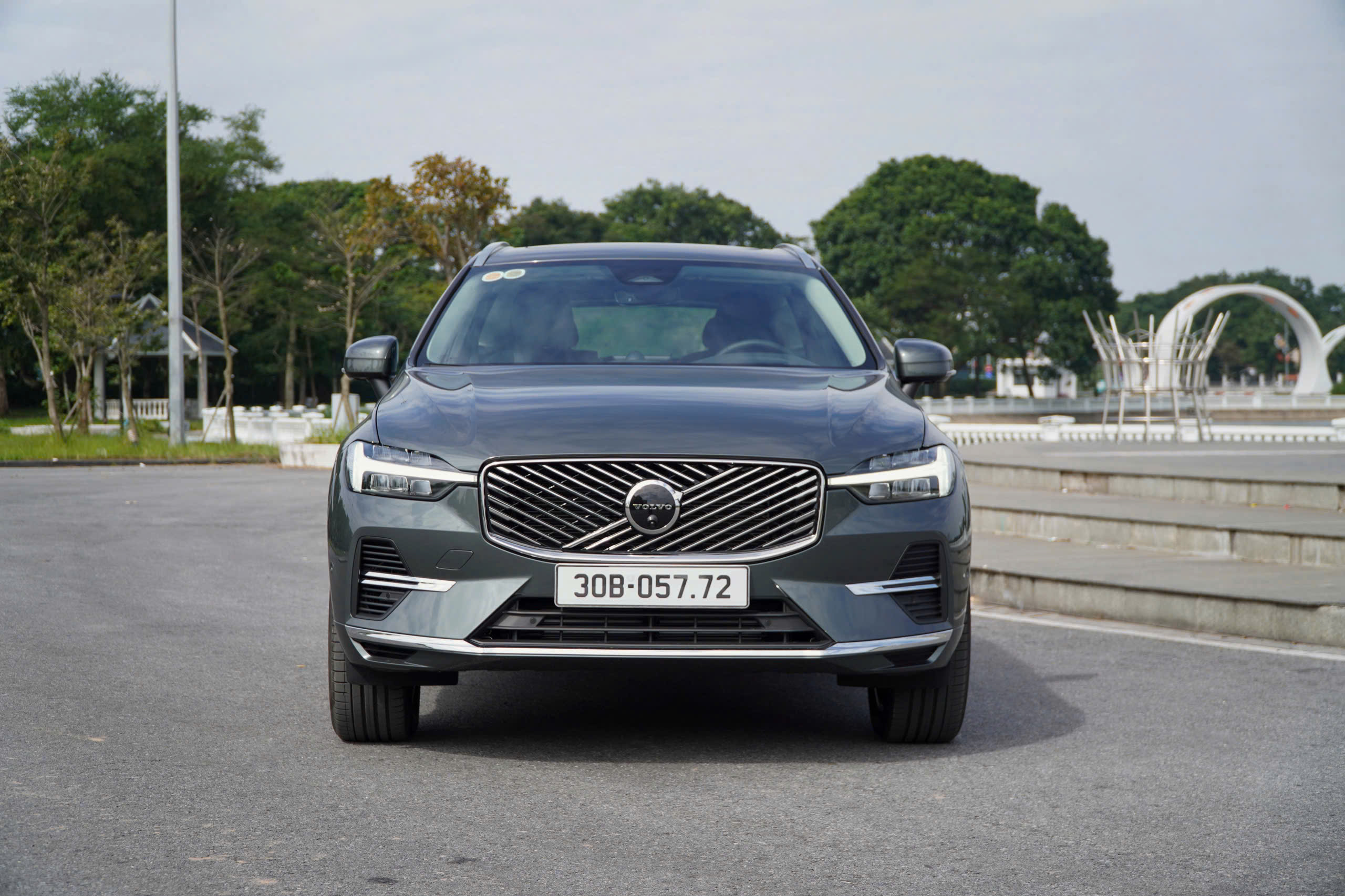 Ngoại thất Volvo XC60 T8 Plug-in Hybrid Ultra 2026