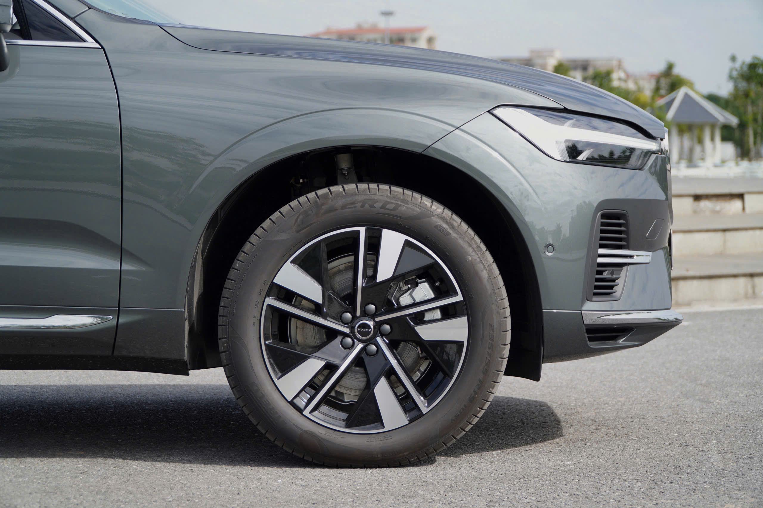 Ngoại thất Volvo XC60 T8 Plug-in Hybrid Ultra 2026