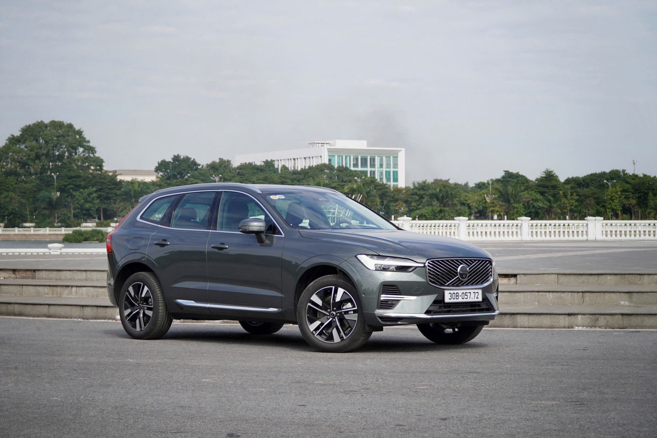 Ngoại thất Volvo XC60 T8 Plug-in Hybrid Ultra 2026