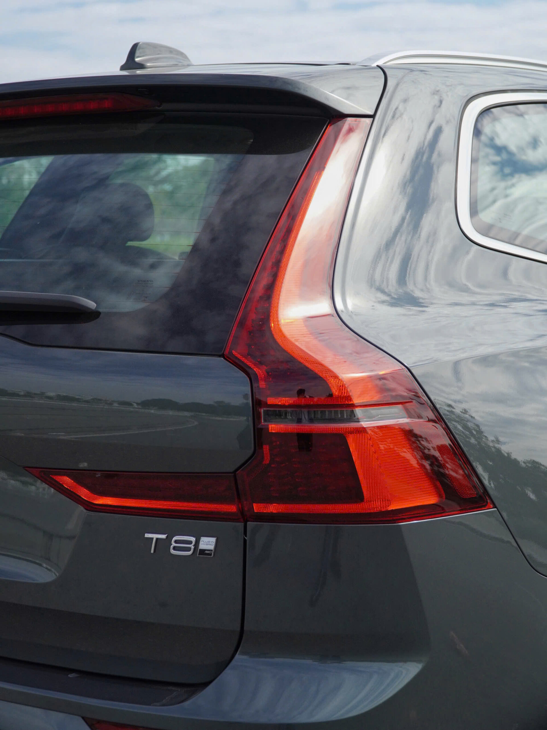 Ngoại thất Volvo XC60 T8 Plug-in Hybrid Ultra 2026