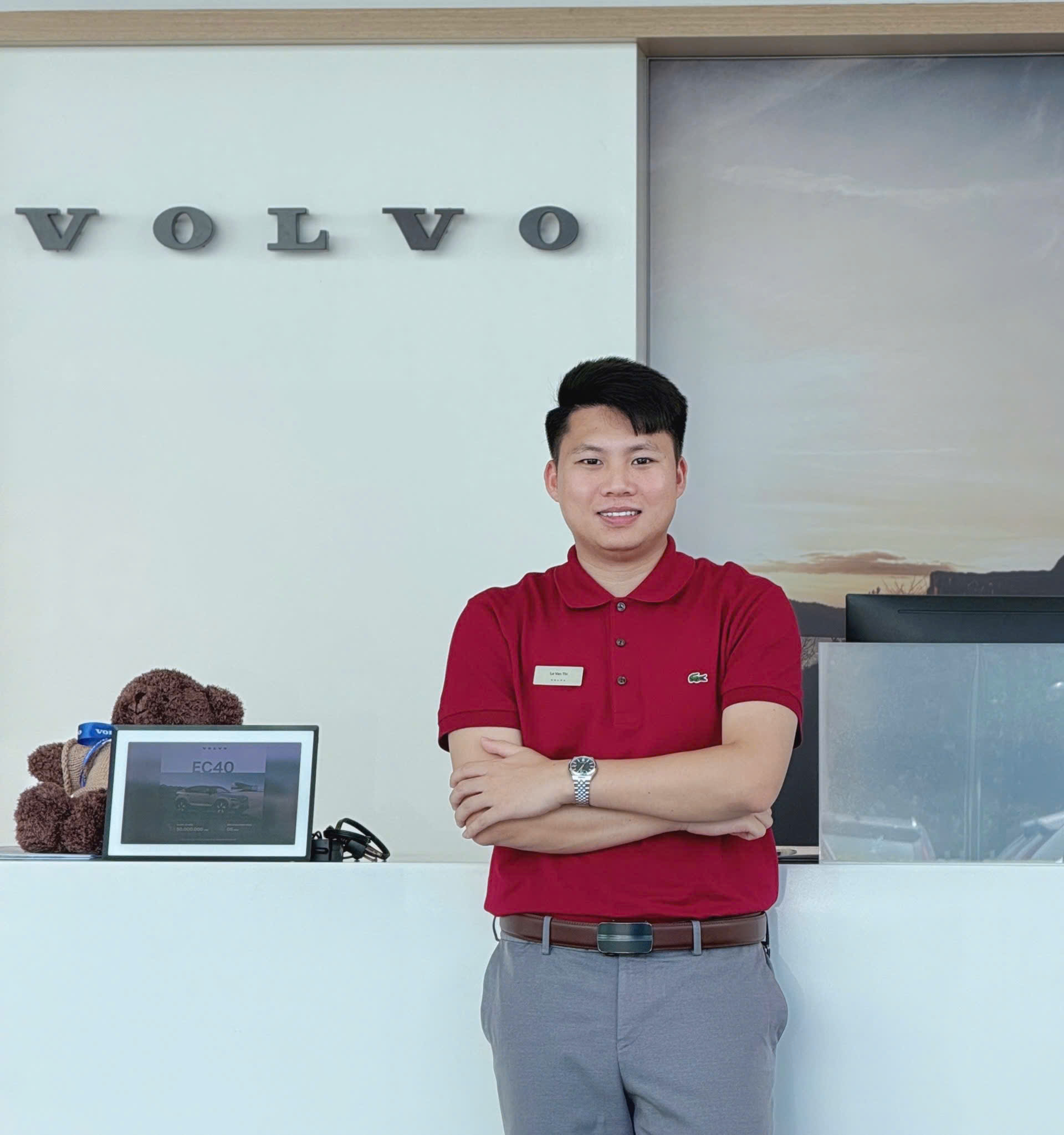 Lê Thi là một tư vấn bán hàng nhiệt huyết nhưng cực kỳ vui tính. Anh được nhớ đến với sự cẩn thận và chỉnh chu từ những điều nhỏ nhất.