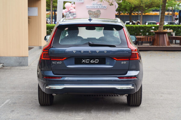 Volvo XC60 Xanh Denim ánh kim (Denim Blue Metallic)