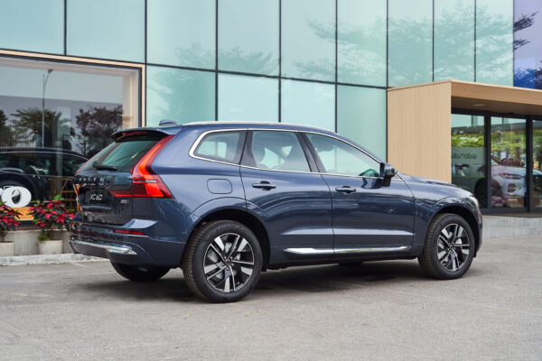 Volvo XC60 Xanh Denim ánh kim (Denim Blue Metallic)