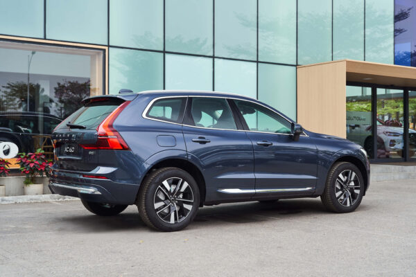 Volvo XC60 Xanh Denim ánh kim (Denim Blue Metallic)