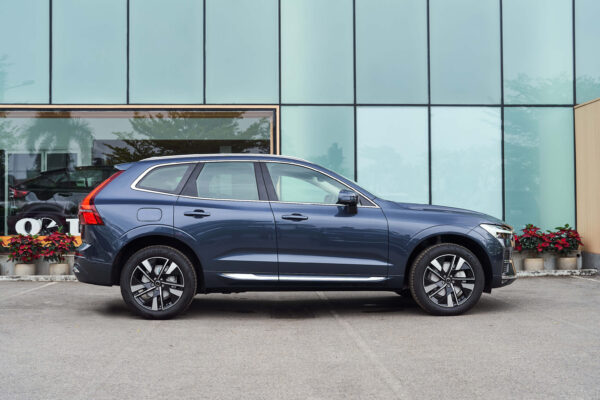 Volvo XC60 Xanh Denim ánh kim (Denim Blue Metallic)