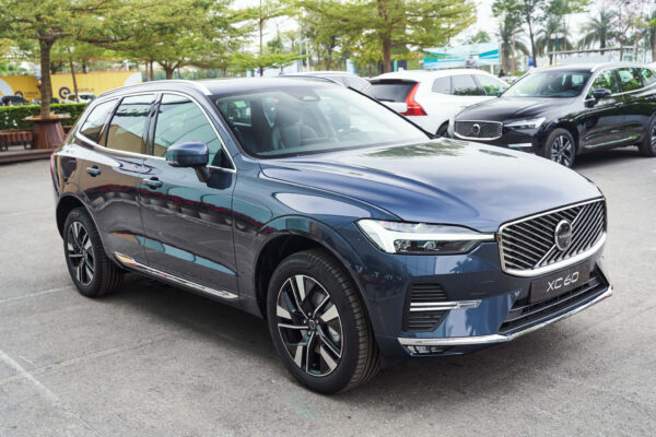 Volvo XC60 Xanh Denim ánh kim (Denim Blue Metallic)