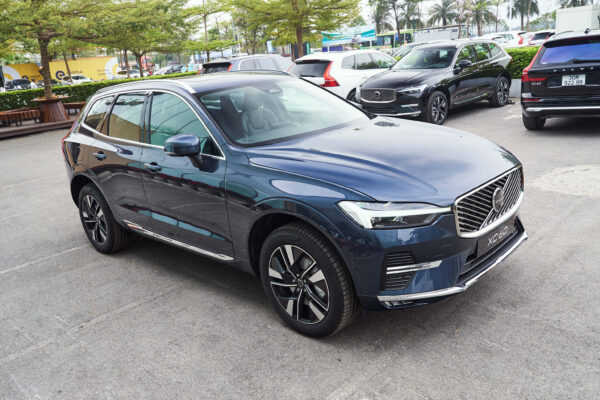 Volvo XC60 Xanh Denim ánh kim (Denim Blue Metallic)
