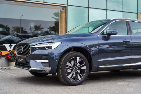 Volvo XC60 Xanh Denim ánh kim (Denim Blue Metallic)