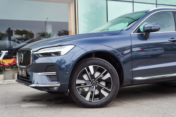 Volvo XC60 Xanh Denim ánh kim (Denim Blue Metallic)