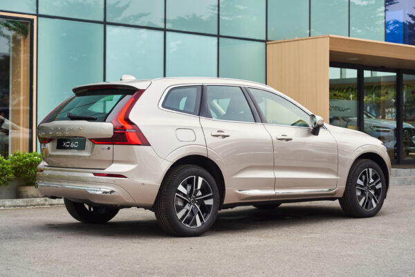 Volvo XC60 Vàng hoàng hôn ánh kim (Bright Dusk Metallic)