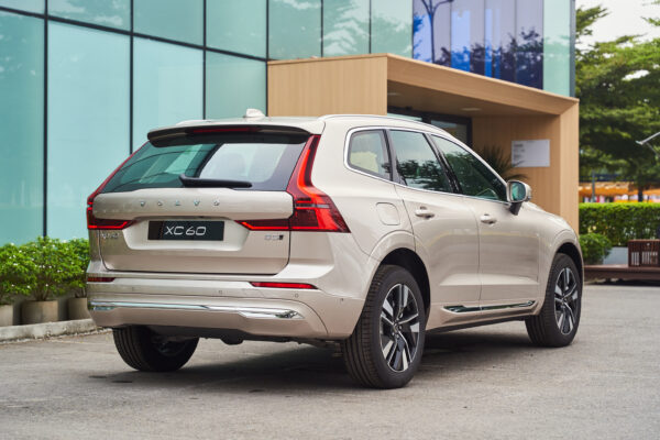 Volvo XC60 Vàng hoàng hôn ánh kim (Bright Dusk Metallic)