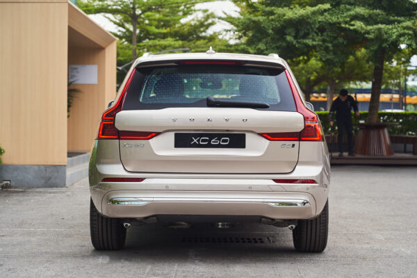 Volvo XC60 Vàng hoàng hôn ánh kim (Bright Dusk Metallic)