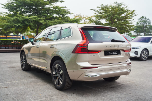 Volvo XC60 Vàng hoàng hôn ánh kim (Bright Dusk Metallic)