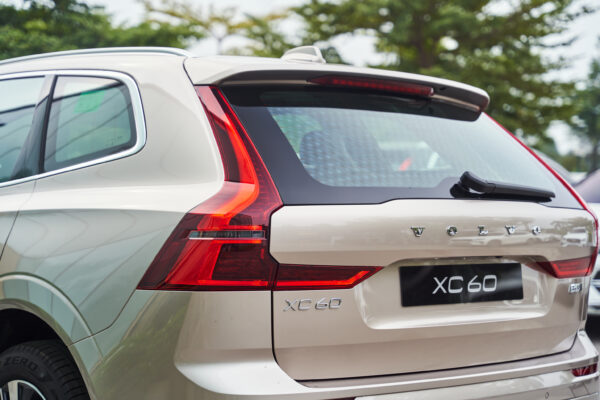 Volvo XC60 Vàng hoàng hôn ánh kim (Bright Dusk Metallic)