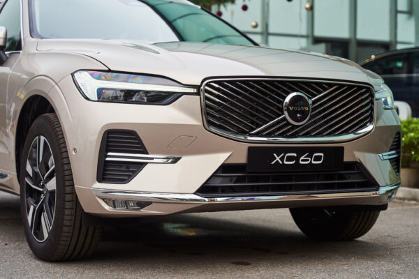 Volvo XC60 Vàng hoàng hôn ánh kim (Bright Dusk Metallic)