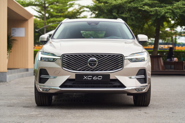 Volvo XC60 Vàng hoàng hôn ánh kim (Bright Dusk Metallic)