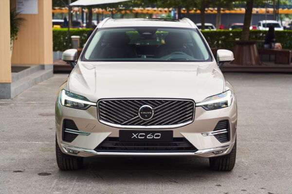 Volvo XC60 Vàng hoàng hôn ánh kim (Bright Dusk Metallic)