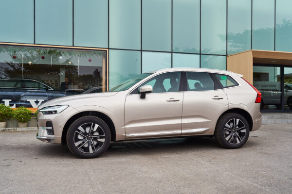 Volvo XC60 Vàng hoàng hôn ánh kim (Bright Dusk Metallic)