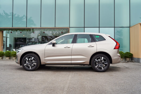 Volvo XC60 Vàng hoàng hôn ánh kim (Bright Dusk Metallic)
