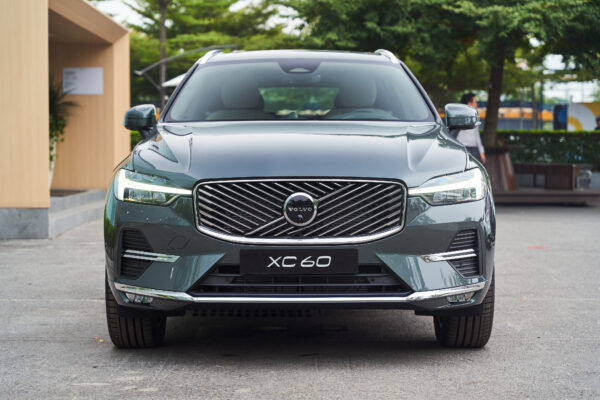Volvo XC60 Xanh hồ rừng ánh kim (Forest Lake Metallic)