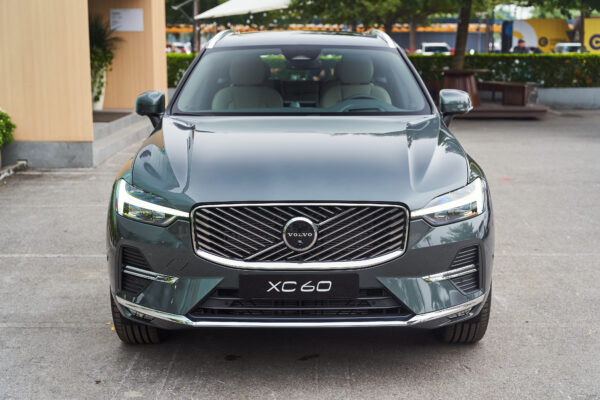 Volvo XC60 Xanh hồ rừng ánh kim (Forest Lake Metallic)