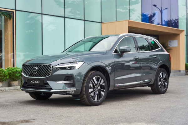 Volvo XC60 Xanh hồ rừng ánh kim (Forest Lake Metallic)