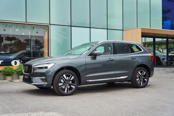 Volvo XC60 Xanh hồ rừng ánh kim (Forest Lake Metallic)
