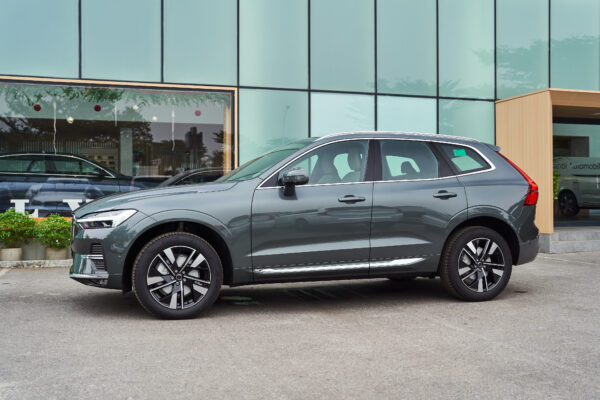 Volvo XC60 Xanh hồ rừng ánh kim (Forest Lake Metallic)