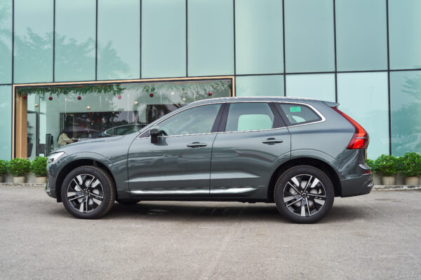 Volvo XC60 Xanh hồ rừng ánh kim (Forest Lake Metallic)