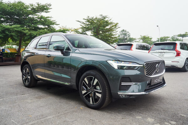 Volvo XC60 Xanh hồ rừng ánh kim (Forest Lake Metallic)