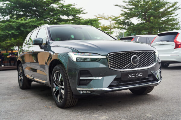 Volvo XC60 Xanh hồ rừng ánh kim (Forest Lake Metallic)
