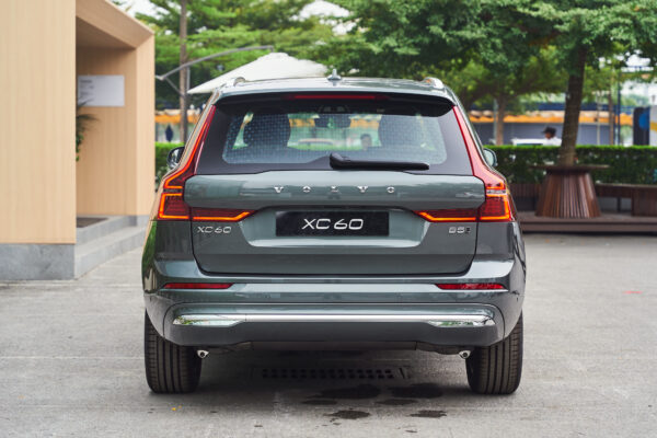 Volvo XC60 Xanh hồ rừng ánh kim (Forest Lake Metallic)