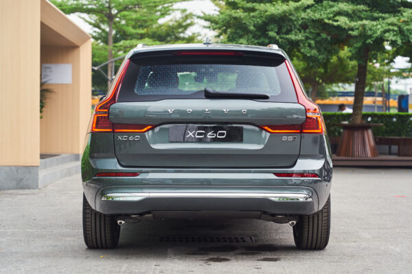 Volvo XC60 Xanh hồ rừng ánh kim (Forest Lake Metallic)