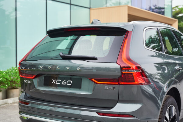 Volvo XC60 Xanh hồ rừng ánh kim (Forest Lake Metallic)