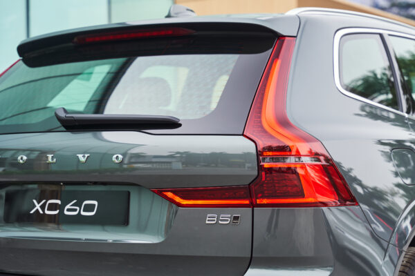 Volvo XC60 Xanh hồ rừng ánh kim (Forest Lake Metallic)
