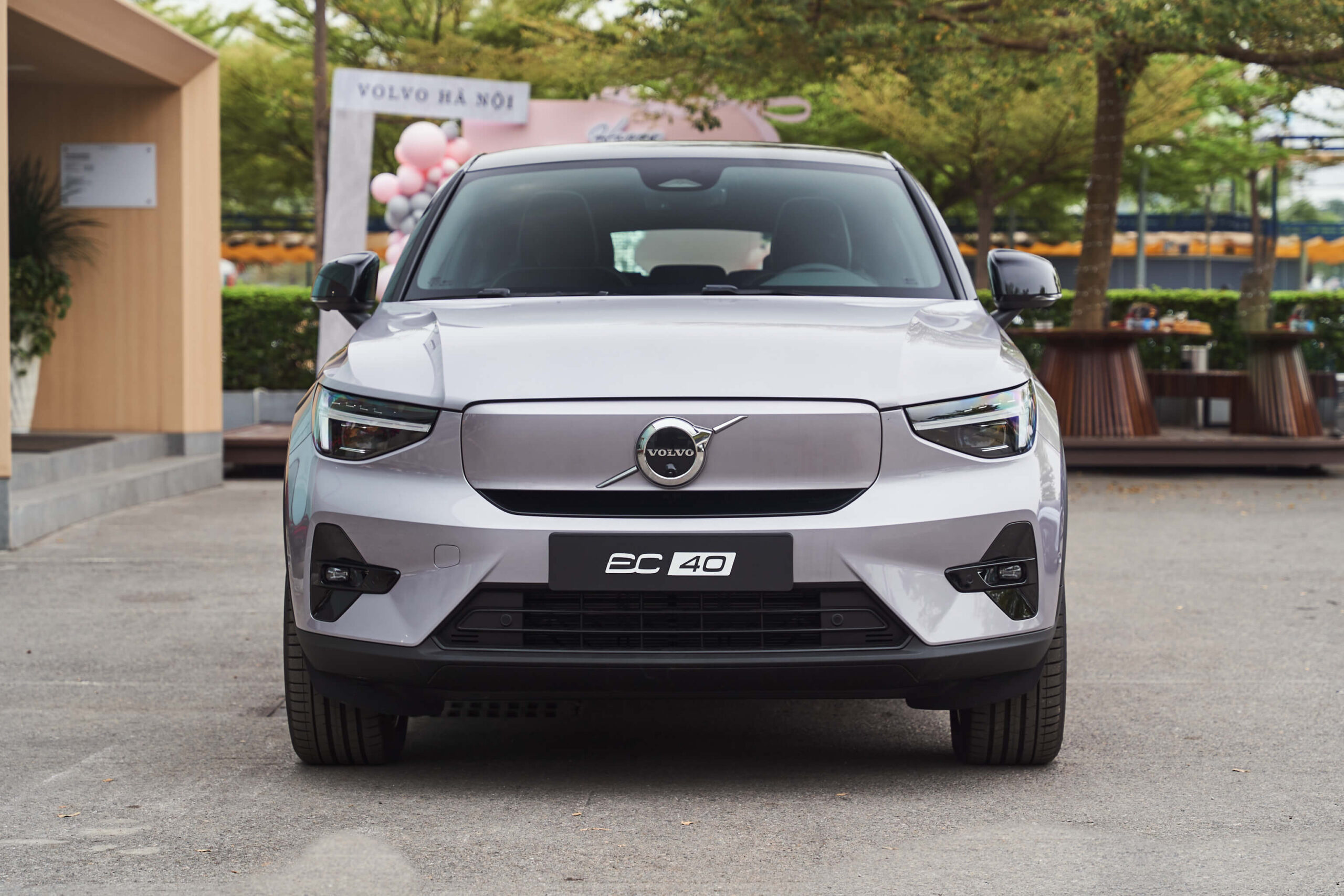 Ngoài được ưu đãi về giá bán, EC40 còn được ưu đãi nhiều quà tặng giá trị khác trong tháng 3/2026