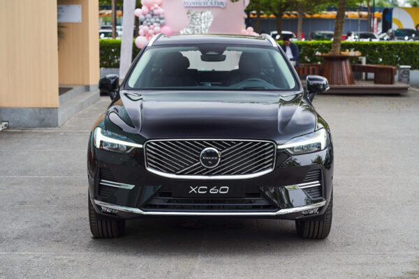 Volvo XC60 Đen Onyx ánh kim (Onyx Black Metallic)