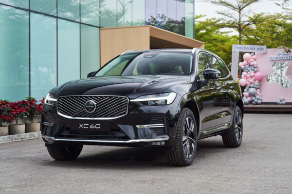 Volvo XC60 Đen Onyx ánh kim (Onyx Black Metallic)